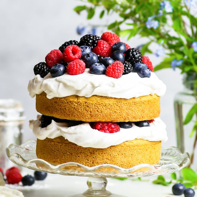ABMauriUK's tweet image. Who else could eat a slice of this yummy gluten free cake right now? #glutenfree #summerfruits #cake #Foodie #bakery