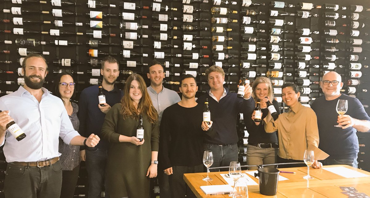 Great to see the gang @JascotsWine today to #RaiseAToast to #EnglishWineWeek with an #EnglishBeer or two 
Well, variety is the spice!😉🍞🍻🍻