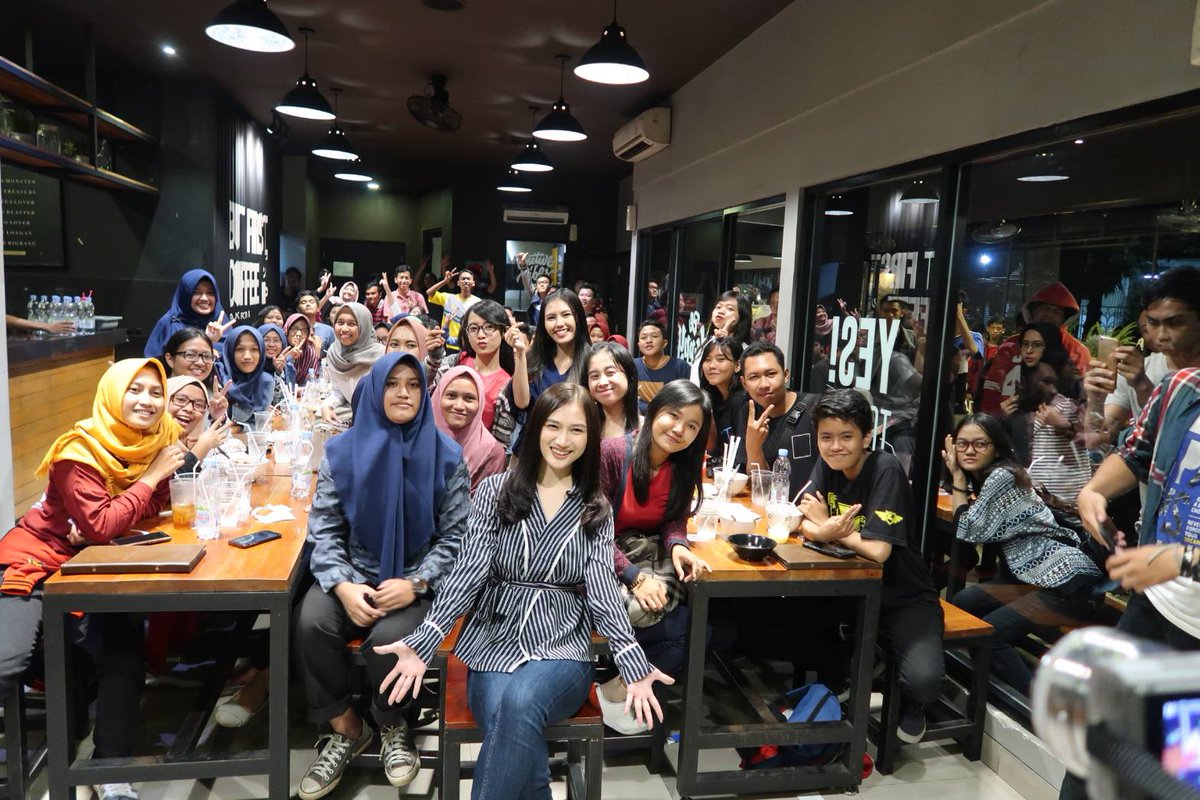Selesai sudah bukber hari ini bersama <a href="/MelodyLaksani/">Melody Nurramdhani Laksani</a>. Sampai bertemu besok di kota selanjutnya! #MelodyBukber #JKT48Circus