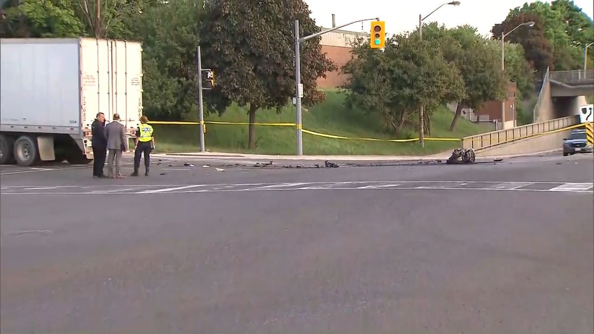 Motorcyclist killed in Rexdale crash — @carl680 has the latest ow.ly/AdFG30kfAFs https://t.co/zWGxAD4qYd