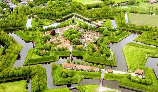 Wedderbergen's tweet photo. #Groningen #junimaand voor elk wat wils! #Aanrader #Westerwolde: Slag om Bourtange zaterdag 2 en zondag 3 juni! https://t.co/mxpWSiSOZI https://t.co/CPhYODENNg
