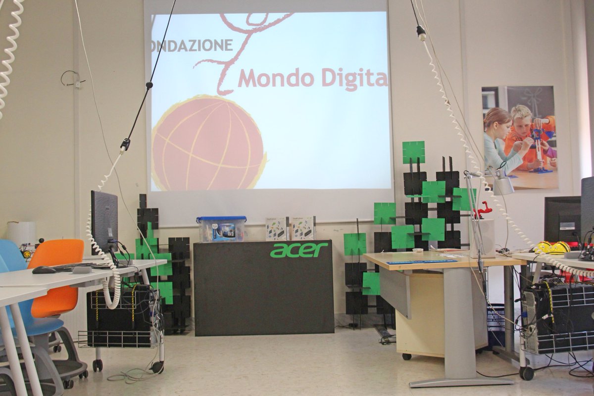 fmdigitale's tweet photo. #CloudProfessor arrives at the Innovation Gym! With @AcerItalia, the project #BYOC Bring Your Own Cloud brings #IoT and #Coding in the Italian schools
@Acer_Education #Acer #AcerforEducation #PalestraInnovazione https://t.co/G7HP4dAJqk