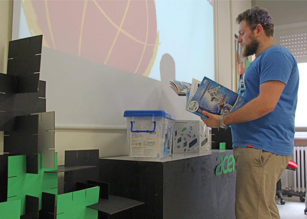 fmdigitale's tweet photo. #CloudProfessor arrives at the Innovation Gym! With @AcerItalia, the project #BYOC Bring Your Own Cloud brings #IoT and #Coding in the Italian schools
@Acer_Education #Acer #AcerforEducation #PalestraInnovazione https://t.co/G7HP4dAJqk