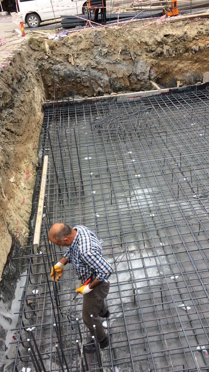 TATAROGLUYAPI's tweet photo. ARNAVUTKÖY PROJEMİZİN TEMEL HAZIRLIKLARI BİTMİŞ OLUP TEMEL BETONU ATILMIŞTIR. https://t.co/Hjv02GFB2f