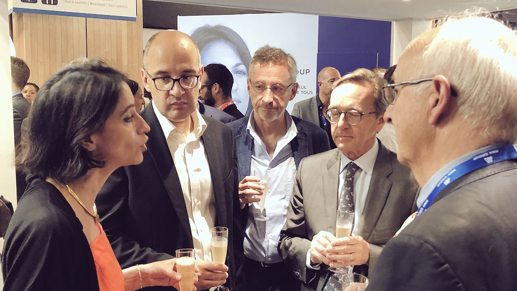 gauthierpro's tweet photo. #PHW18 | En #coulisses, échanges entre Anne Ferrer, les équipes du @CHUdeToulouse, @GVuidepot et @S__Chapuis de #MNHGroup suite à la révélation de la maquette du projet #PURPAN2022 à l’occasion de la @ParisHealthcare. https://t.co/SjQjyZNrPV