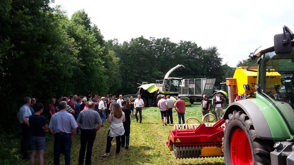 VredoDodewaard's tweet photo. #schaumann, Erfolg im Stall..Fangt an bei gut Grünlandmanagement..fangt an bei # barenbrug Saatgut und #Vredo Doppelt Scheiben Nachsaat https://t.co/S0CYIa12Aw