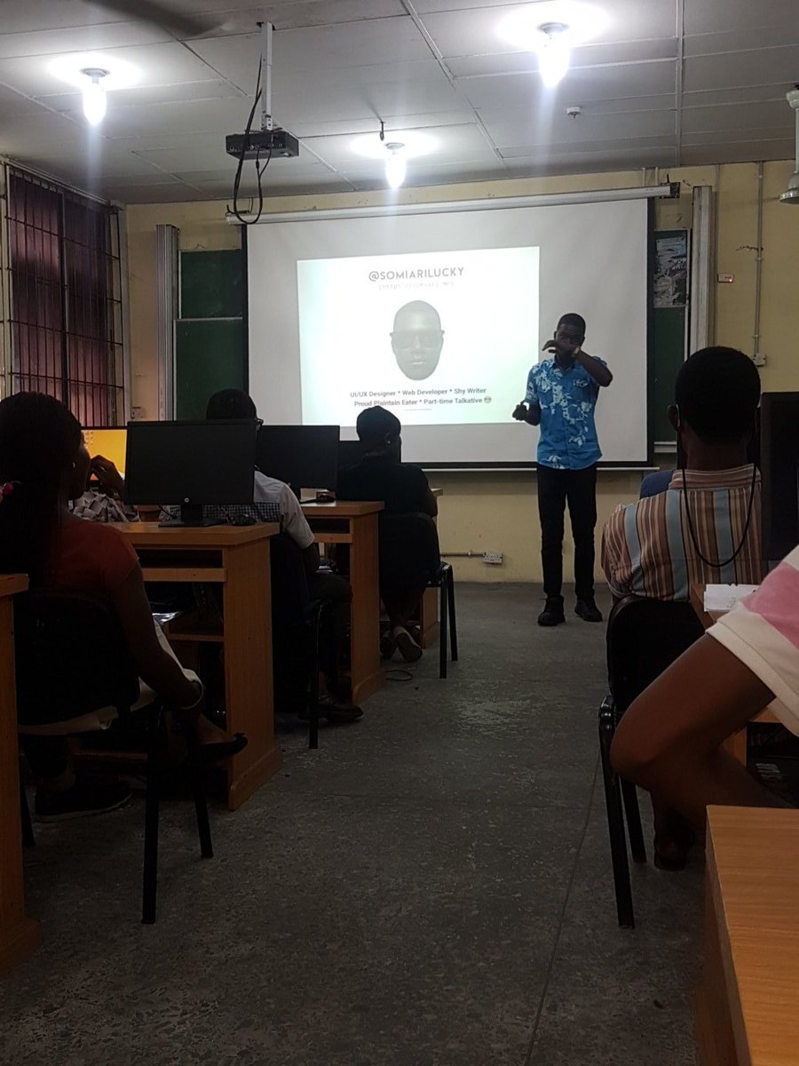 udisiemi_'s tweet image. @SomiariLucky with his awesome slides 
#figmacommunityNG
#FigmaAfrica