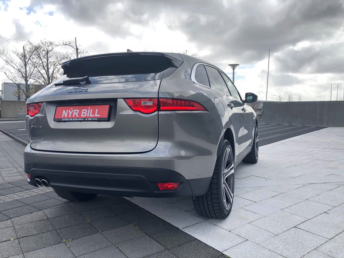 premieredition's tweet photo. -Jaguar F Pace
-Premier Edition CS-5 Wheels 10x22 -
-Matt Graphite | Machined Face & Pinstripe
-Premier Edition Lowering kit
#premieredition #permaisuri #jaguar #fpace #jaguarfpace #fftech #luxury #tuning #wheels #luxurycars #premiereditioncs5 #photo #suv #4x4 #tuning #22inch https://t.co/zi9tPcJwDM