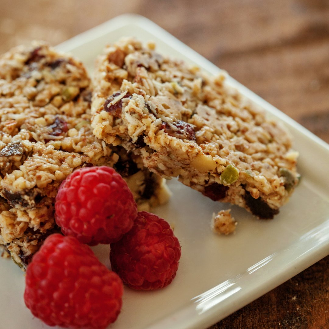 simplicityjenn's tweet photo. These homemade, nutrient packed energy bars won't last long, they are way too yummy! If chewy isn't your style, check out #TheSimplicity Kitchen for the crunchy version of the recipe.
#TheSimplicityProject #TheSimplicityBody #TheSimplicityKitchen #food #recipe #healthyeating https://t.co/LZk3cRRZVe