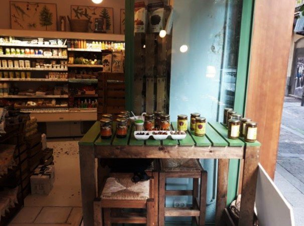 El sábado pasado en nuestra tienda de Travesía San Mateo, disfrutamos de la degustación de las deliciosas eco "Aceitunas Extremeñas". Nos visitó el gran David Puig, todo un maestro en la cocina sana y ecológica.
#KikiMarket #OrganicFood #Eco
