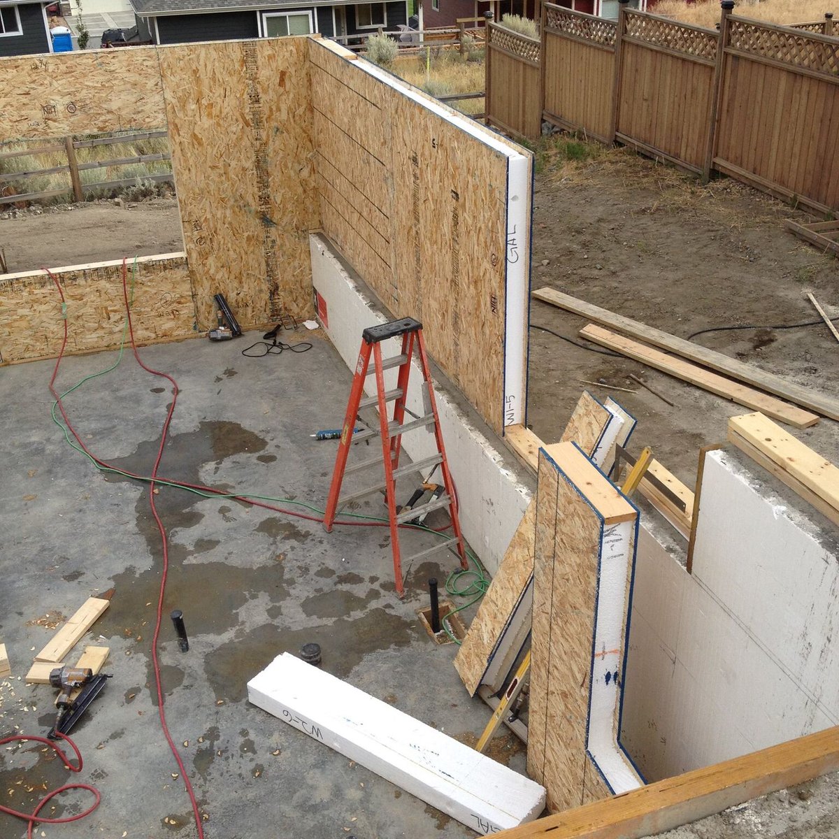 PremierSIPs's tweet photo. Time is money! Building with SIPs can shave weeks off the construction schedule. https://t.co/u348SBAfuN