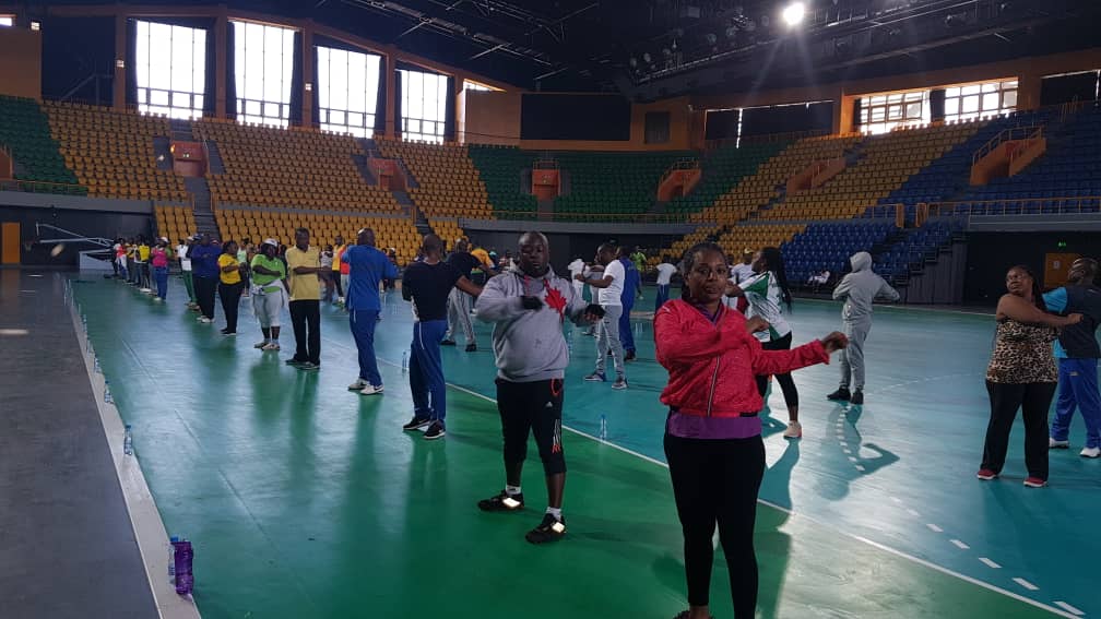 BilieByNze's tweet photo. Heureux de participer, ce matin, à la séance hebdomadaire de sport collectif en compagnie de ma collègue Laeticia DIWEKOU mais aussi de plusieurs de mes collaborateurs. Des moments de détente utiles. https://t.co/Tz8W4yYo4j