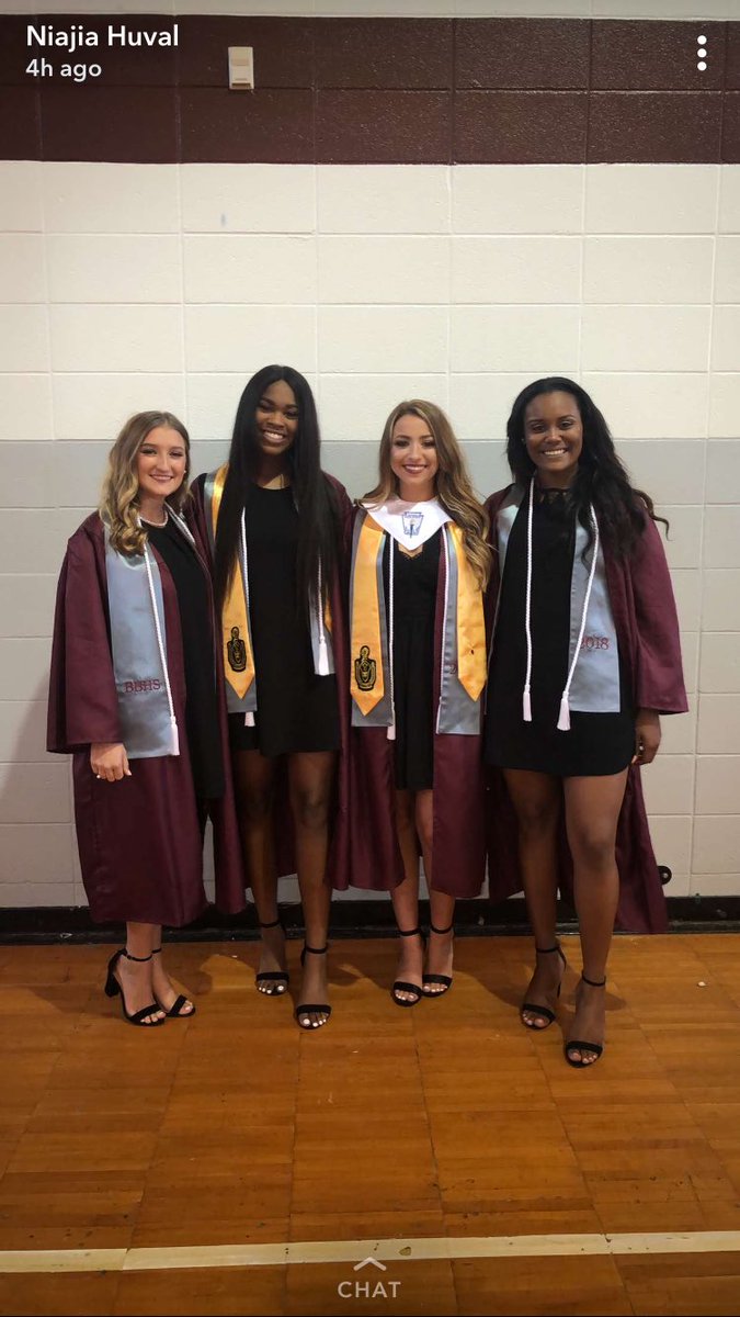 TheriotKaitlyn's tweet photo. Missing my people already!!!❤️❤️ #byebyehighschool #hellocollege https://t.co/zPGvcVJSJQ
