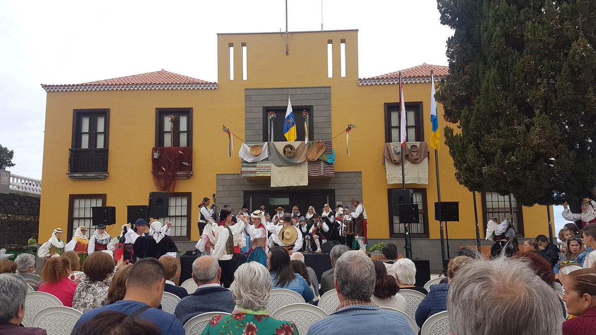 Tijarafe_PP's tweet photo. #FelizDíadeCanarias #Tijarafe Enhorabuena a las agrupaciones #Tagomate #EscuelMunicipaldeFolcloreTijarafe y #CumbreNueva por la magnífica actuación y el buen rato que nos han hecho pasar 🔝♫😊
¡#Gracias infinitas! a todo el personal del ayuntamiento y cuántos han trabajado 🔝 https://t.co/S7cqTK8C3C