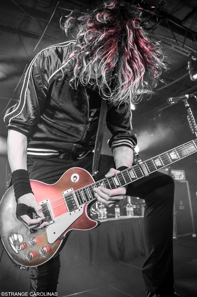 DanlingForever's tweet photo. Dan, that fab night in Charlotte, NC, April 27th 2018
-
Photos/Review via https://t.co/GH7SKIO3vO
-
#DanHawkins #rifflord #guitarist  #guitar #songwriter #composer #musicphotography #concertphotography #concert
#TheDarkness #TourdePrance #pinewoodsmile #danling #danlingforever https://t.co/IGoyq4ZqB7