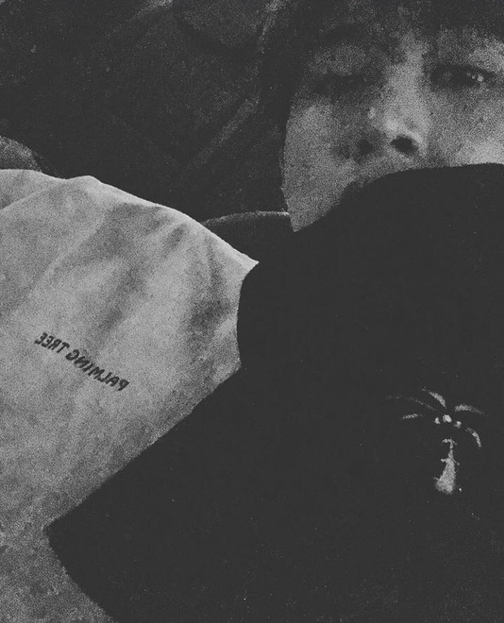 fcknoneandonly's tweet photo. Haberleri duydunuz mu, iKONIC? Solo albümüm ve iKON’un yeni albümü bu sene içinde gelecek. Soloyu uzun zamandır beklediğinizi biliyorum, bunun için sizlere en iyi şarkılarımı getireceğim. 🙏🏻 

#bcwhynot #udeserveit https://t.co/3WjQwlrRkA