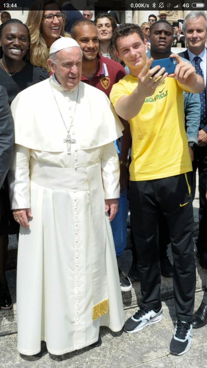 FilippoTortu's tweet photo. Un'emozione straordinaria,un'esperienza unica ed irripetibile insieme a Papa Francesco e a tutti i miei compagni. #italiateam #GoldenGala https://t.co/25xNukVpcw