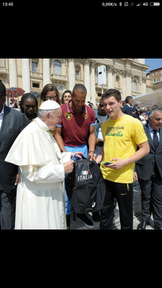 FilippoTortu's tweet photo. Un'emozione straordinaria,un'esperienza unica ed irripetibile insieme a Papa Francesco e a tutti i miei compagni. #italiateam #GoldenGala https://t.co/25xNukVpcw