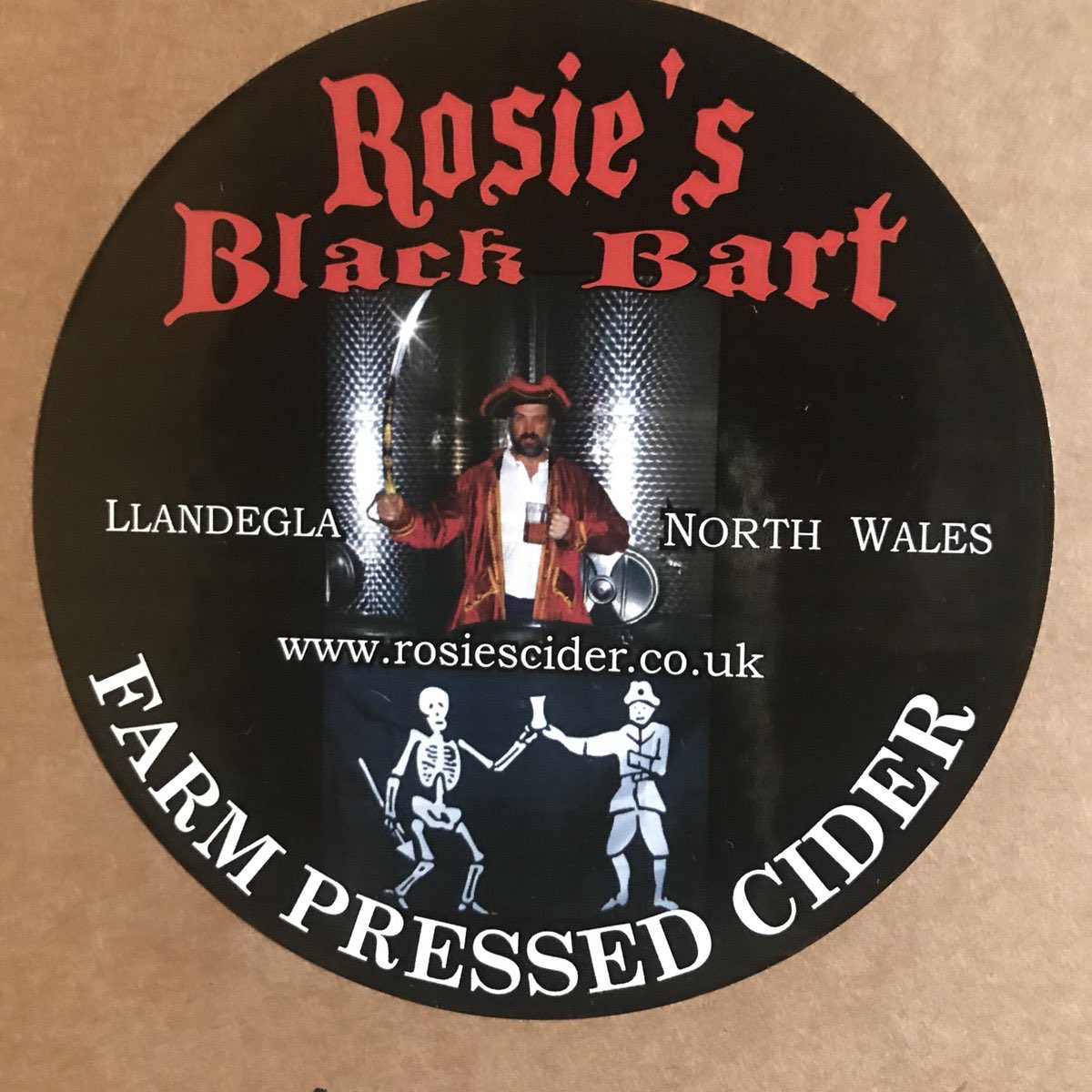 Loggfest's tweet photo. 2 faves on the Loggfest bar this weekend #tripleD #blackbart #rosiescider https://t.co/pO2dmnghrd