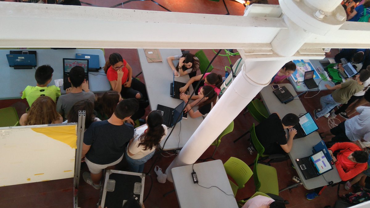 antoniocex's tweet photo. Participamos en el primer Scratch day Axarquia 2018. Fantástica experiencia. @cepaxarquia  @IESMirayadelMar @Mirayacreativa  @EcoMiraya  @comunicacreando https://t.co/7SH3oOigZr