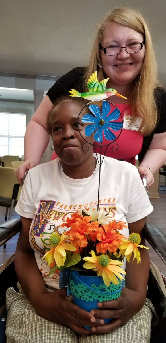 JackiGuilford's tweet photo. Craft day at Watterson Lakeview #CreatingSmiles #LiveMillennia #LoveMillennia @MillenniaCo @FrankTSinito https://t.co/2anbmxbEZx
