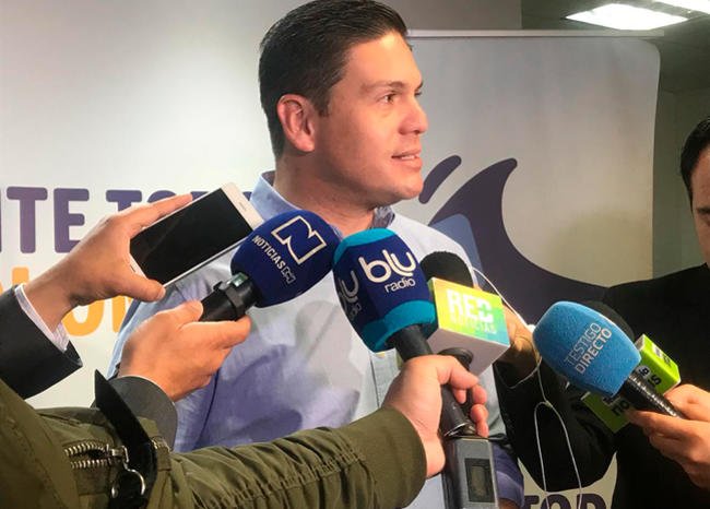 BluRadioCo's tweet photo. .@PinzonBueno anuncia respaldo a campaña de @IvanDuque https://t.co/3ViESCEIG3 #MañanasBLU https://t.co/1sOS9PbAnG