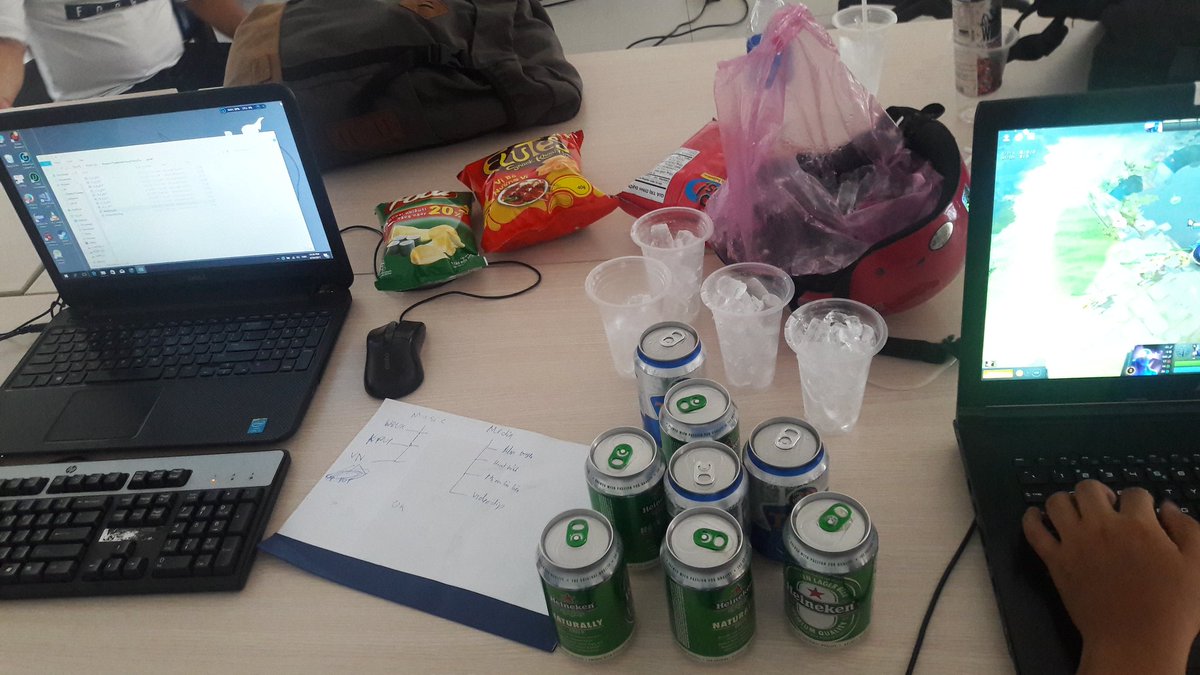 DDuyDev's tweet photo. Từng có thời lầy lội thế này, game từ sáng tới chiều, mang bia vào lớp học. Đã hết thời rồi 😭😭 https://t.co/LrQr1s42Iq