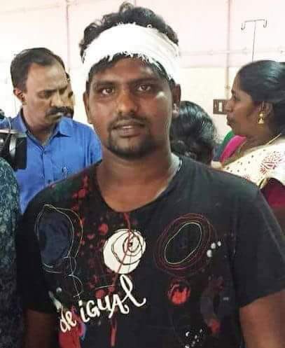 saattooran's tweet photo. ஒரு கேள்வியில்,
@rajinikanth அவர்களது ஆணவத்தை,
ஏறி மிதித்து விட்ட இந்த முகம் தெரியாத,
உண்மை மனிதனுக்குப் பாராட்டுக்கள்.
-
இந்த மனிதர்,
தனது ஒரே கேள்வியில், கற்றுத் தந்த,
ஞானத்தை விடவா பணம் பிடுங்கி பாபாக்கள்,
கற்றுத்தரப் போகின்றனர் ரஜினி அவர்களுக்கு.

#நான்தான்பாரஜினிகாந்த் https://t.co/Njz5vnrNPm