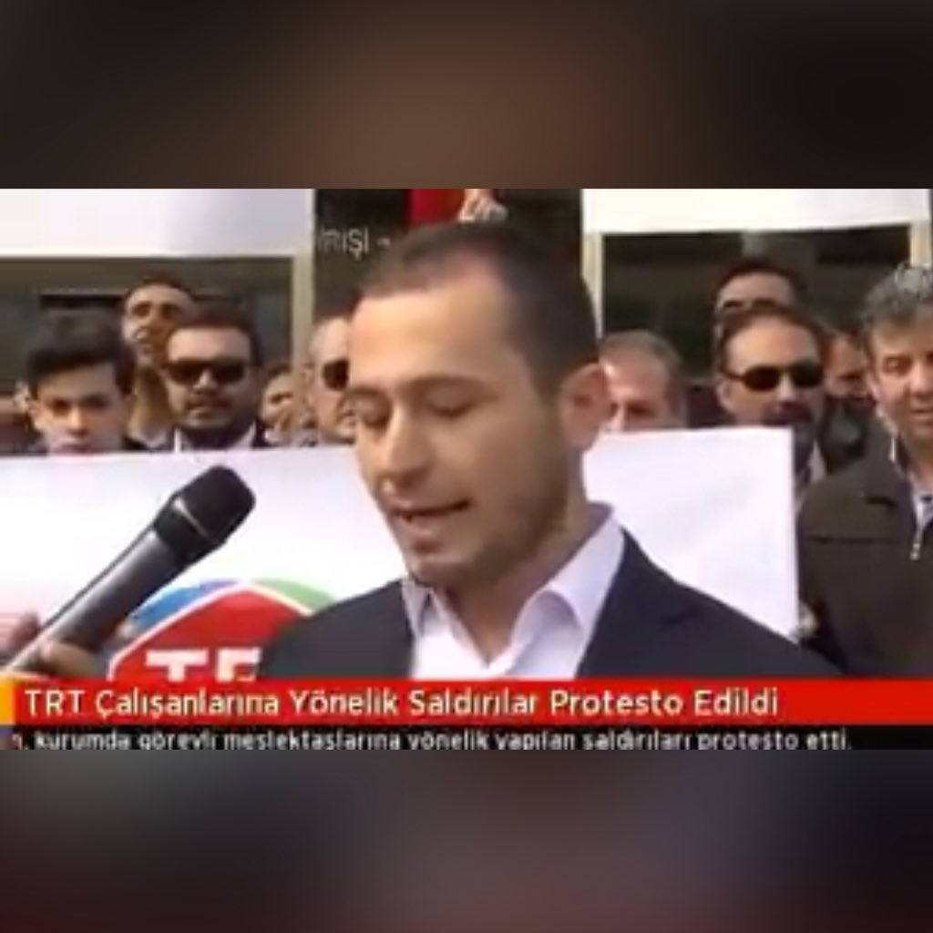 MetinUca's tweet photo. Bu zavallı andavallı kölelerin, aklı tutsakların ne gazetecilikle ne de evrensel ilkeleri ile bir ilgileri yok. Onlar emredileni yazıp, yaşayacakları kadar parayı aldıkları heryerde, sahiplerinin çıkarları için böyle satılık ruhlar olarak, amip formlar kıvamında sürünebilirler https://t.co/R8JRRFSW6C