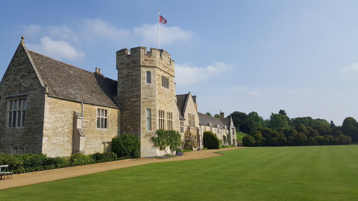 1ShawnWhitehead's tweet photo. Visited @rockinghamcastl this weekend. Great venue for a #wedding beautiful gardens and view for miles #romantic #bridetobe #photoshoot #photographer #MakingMemories https://t.co/4fdsvNS4z9