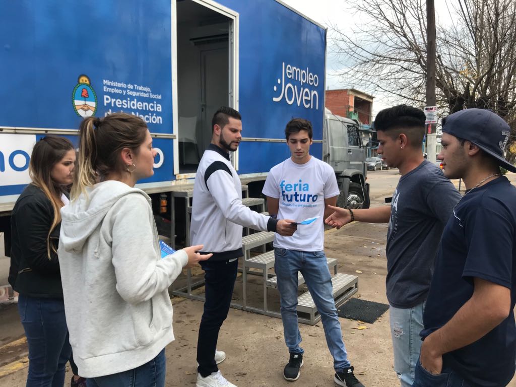 Ellos pasaron por el tráiler de <a href="/EmpleoJovenARG/">Empleo Joven</a> en #Pilar y se preacreditaron para la #FeriaFuturo 🚐. ¡Pasá vos también y enterate todo lo que te está esperando!
📍Estamos de 11 a 15 en Plaza 12 de Octubre