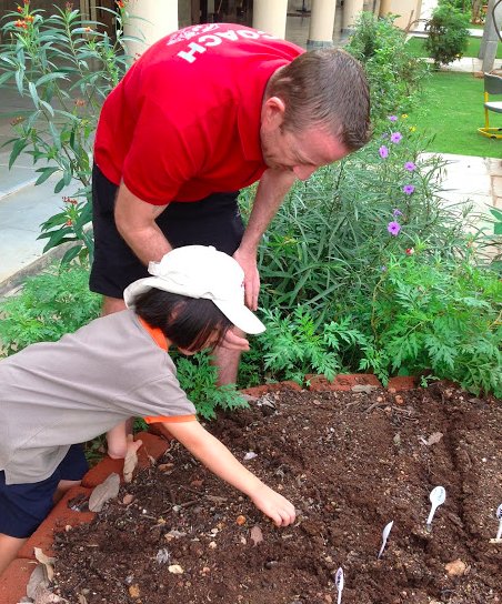 davidgostelow1's tweet photo. This week the P1 and P2 class have planted their first seeds in our new Permaculture Garden. Another important step in their journey of meaningful action to make the world a better place #SISlearns #SISAction #permaculture #GlobalGoals https://t.co/TkQhLtQEd0