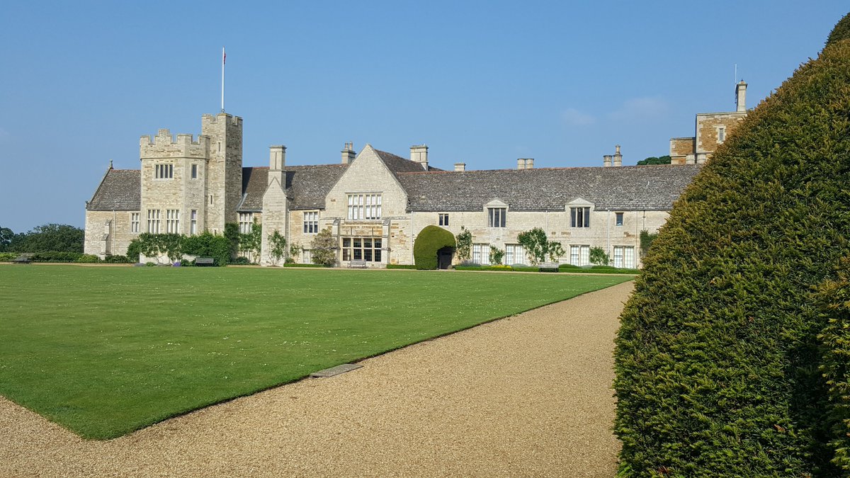 1ShawnWhitehead's tweet photo. Visited @rockinghamcastl this weekend. Great venue for a #wedding beautiful gardens and view for miles #romantic #bridetobe #photoshoot #photographer #MakingMemories https://t.co/4fdsvNS4z9