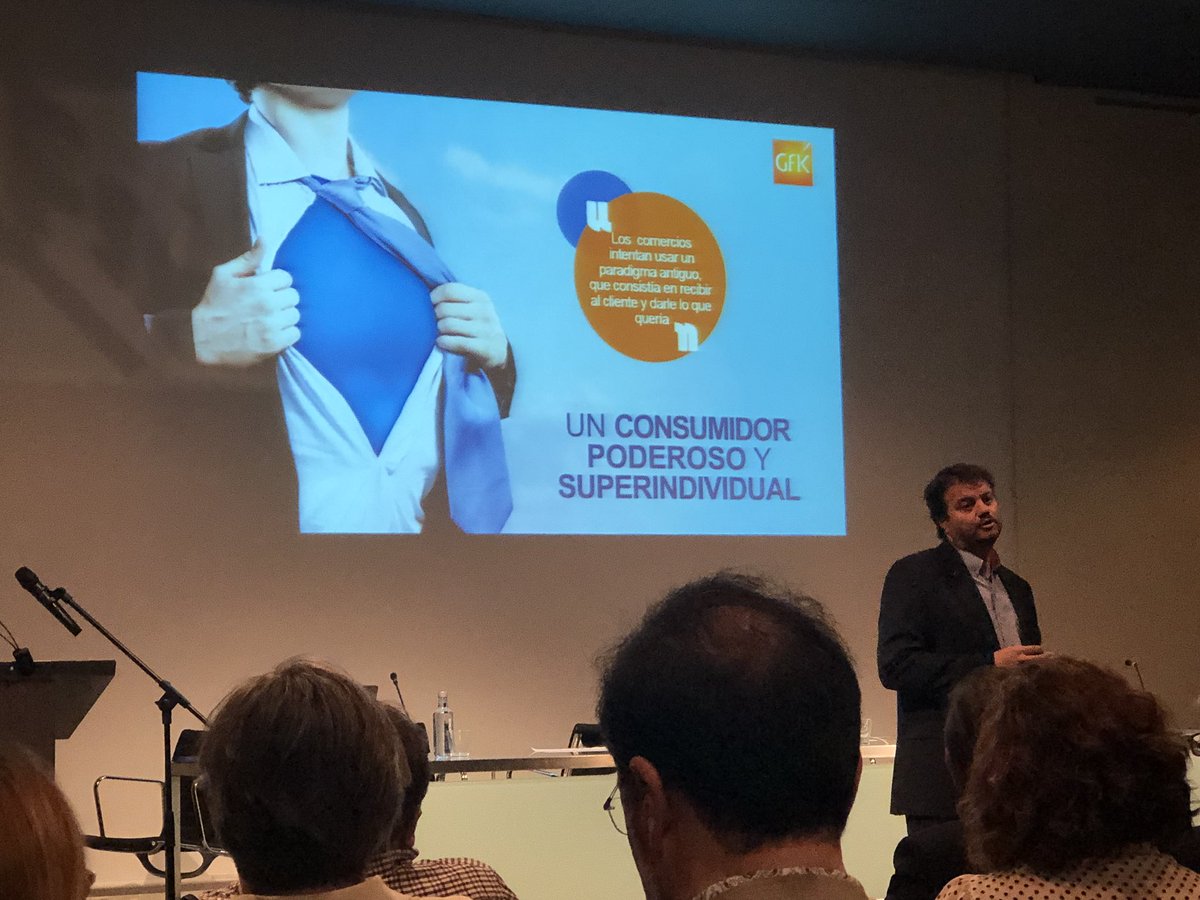 Ahora el cliente está armado (el móvil) Conociendo el poder del nuevo consumidor con @gfk - El cambio global de valores #8CongresoCOCAHI