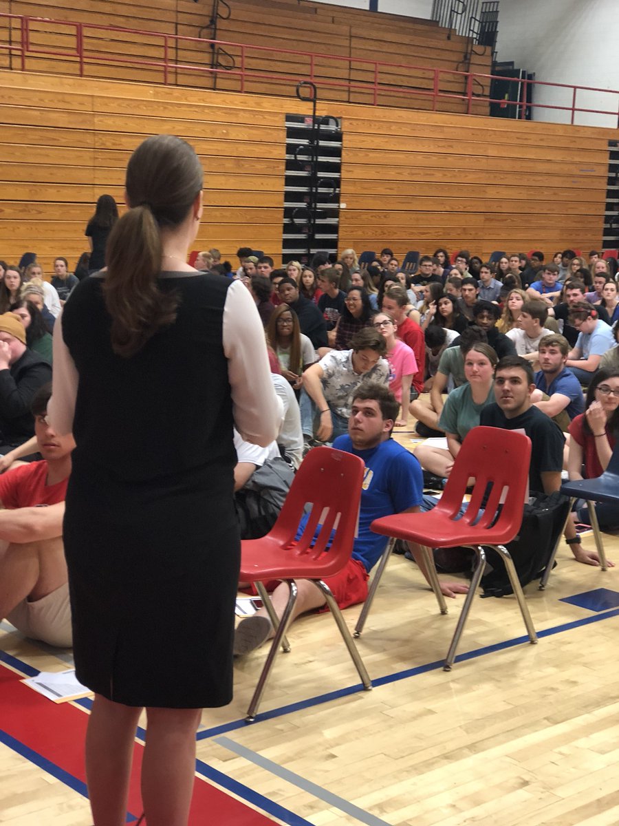 LTMS_PrincipalJ's tweet photo. Honored to have @AlisonForKY here @lhshighschool to address the Class of 2018! Thank you Secretary!! https://t.co/cHh4COHodP