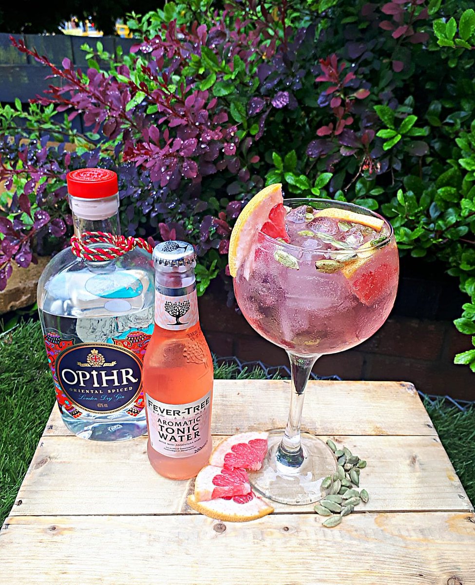 thewhitebearsb's tweet photo. Do it right with our Opihr Oriental Spiced Gin with Fever Tree Aromatic tonic! If at first you don't succeed, try, try a gin. Cheers! 🍹 @OpihrGin @FeverTreeMixers Thankyou!!! #gin #ginandtonic #steaminbilly #thewhitebear #reward https://t.co/MjT1JmXo2G