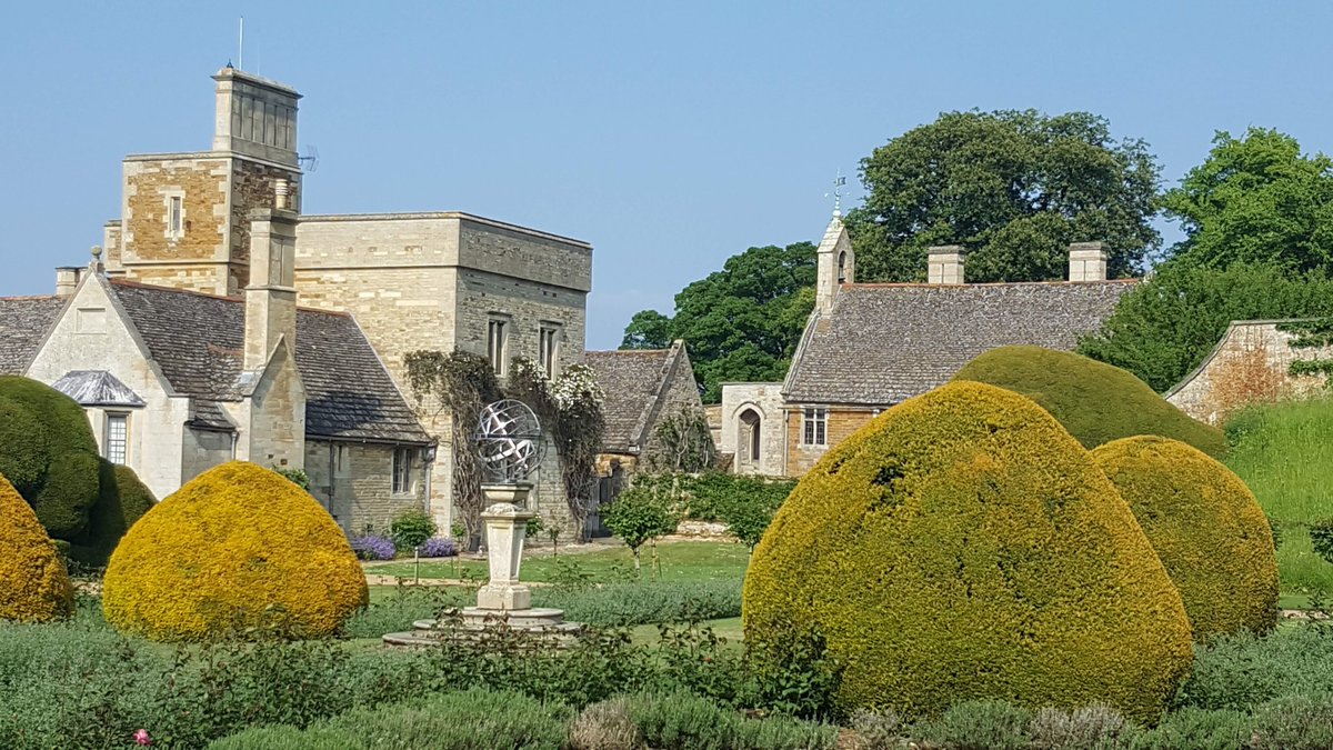 1ShawnWhitehead's tweet photo. Visited @rockinghamcastl this weekend. Great venue for a #wedding beautiful gardens and view for miles #romantic #bridetobe #photoshoot #photographer #MakingMemories https://t.co/4fdsvNS4z9