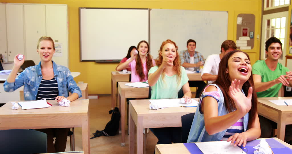 Mathsbook_fr's tweet photo. Vous aussi vous en avez ? Nous avons regroupé les 10 meilleurs délires en photo qu'on a tous eut à l'école. Vous souvenez-vous par exemple des rosaces que l'on faisait en cours de maths avec notre compas ? Découvrez les autres ici.https://t.co/JERyrOFhV2 https://t.co/HxG0q2VdYd