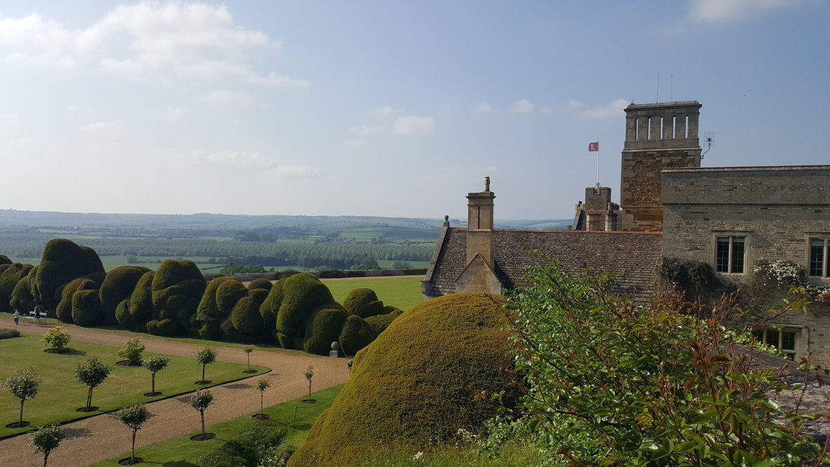 1ShawnWhitehead's tweet photo. Visited @rockinghamcastl this weekend. Great venue for a #wedding beautiful gardens and view for miles #romantic #bridetobe #photoshoot #photographer #MakingMemories https://t.co/4fdsvNS4z9