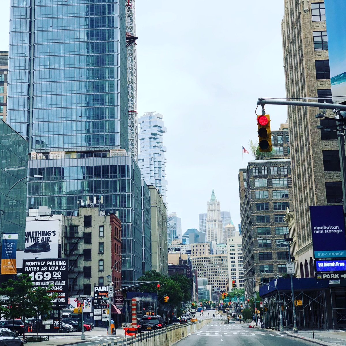 A rare moment in time with almost no traffic in @HudsonSquareNYC and amazing architecture @565broome #RenzoPianoBuildingWorkshop #56Leonard #hudsonsquare  #herzogdemeuron #woolworthbuilding #NYC @56LeonardNYC @WoolworthBldg #HudsonSquare