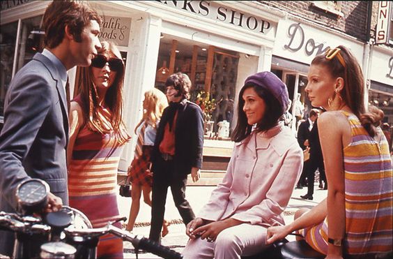 Char_Robins's tweet photo. @millsmackintosh Carnaby Street, 1968! This could be you! (far right) #twinning #style https://t.co/UUx0SAxRZe