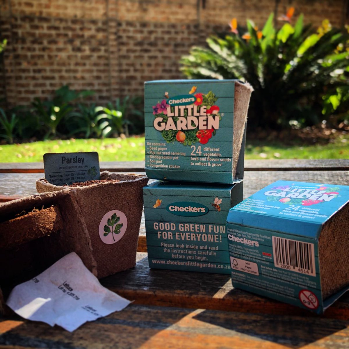 pamsaofficial's tweet photo. .@checkerssa your #checkerslittlegarden is the perfect use of paper in every way:#FSC certified paperboard for the wrap,recycled paper fibre for the pots & tissue for seed paper!Now for some patience while they sprout. #thepaperstory #paperrocks #littlegreenfingers #goodgreenfun https://t.co/vldlCSJszN