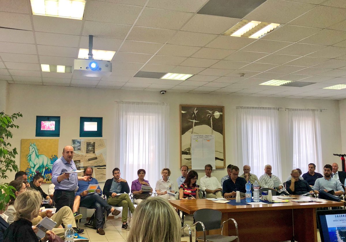 ContrattoCOSTA's tweet photo. Al via il 2^ tavolo tematico @ContrattoCOSTA! ✅ Numerosa la partecipazione ai saluti del Sindaco Nesto #CavallinoTreporti, vicepresidente della Conferenza dei Sindaci del Litorale, Grossato Daniele, vicesindaco #Rosolina e arch.Laura Mosca #coordinatore scientifico di progetto. https://t.co/FVnNPWKsyN