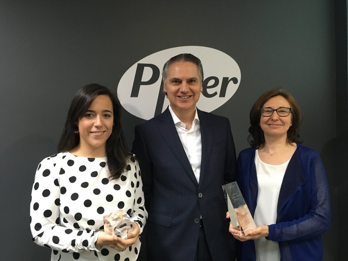 icongroupocs's tweet photo. .@pfizer_spain recibe el Premio Iberoamericano de Salud al Emprendimiento e Innovación, #GoHA2018 de manos de @CarlosDiezRuza, CEO de @icongroupocs. @GoHealthAwards https://t.co/mg1IEUdbmA … https://t.co/bhhnVzVbYf