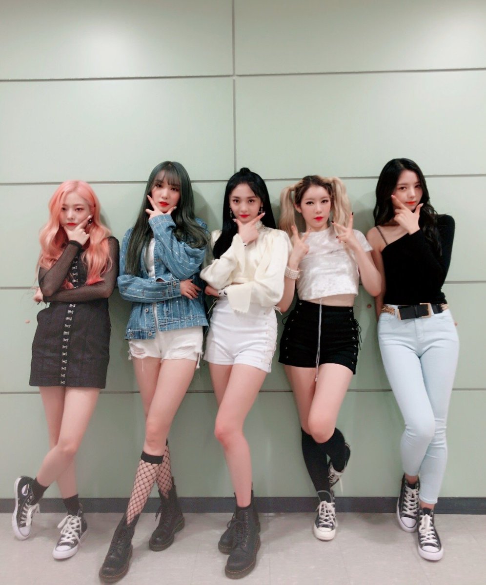 PristinID's tweet photo. @PRST_OFFICIAL_ [#HI_HIgh] PRISTIN V mengguncang hati HIgh 💘 Bagaimana panggung kami dengan konsep Bang Bang Killing the Points ?? Hari ini, semuanya bersama-sama dengan V ✔️ #Shining_Spotlight_PristinV https://t.co/ijPgKkxERq