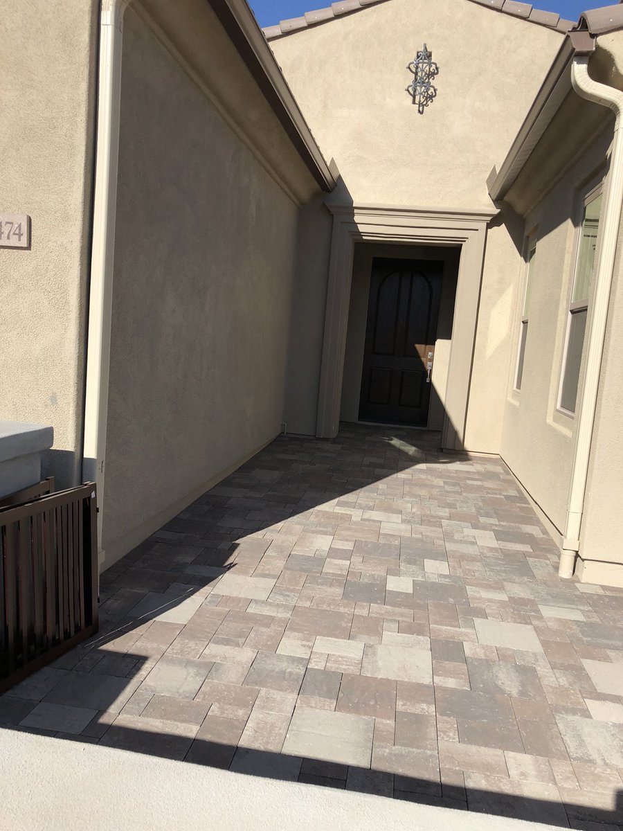 AZProscapes's tweet photo. Getting close to completion! @Belgard @BelgardBackyard #saddlebrooke #preserve #outdoorliving #arizona https://t.co/imI2aqRYeD