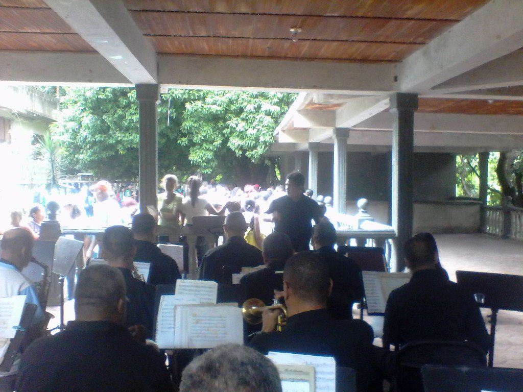 TURBANDA's tweet photo. BANDA TURMERO CAGUA EN PEREGRINACION A LA CRUZ DE MAYO . POLVORIN 05-05-2018 CON LOS ANFITRIONES LA  FAMILIA HERRERA MIL GRACIAS A LA COMUNIDAD DE POLVORIN , LA ALCALDIA DE MARIÑO- CON EL APOYO DE LA SECRETARIA SECTORIAL DEL PODER POPULAR PARA LA CULTURA DE ARAGUA https://t.co/nGrCG7UGgv