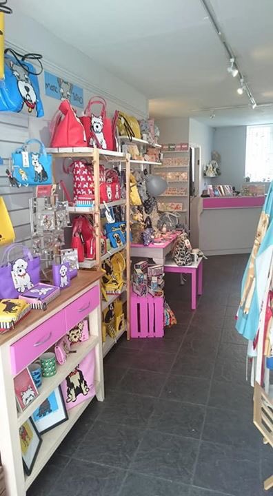 things_quirky's tweet photo. The shops undergoing a pink transformation #Pink #Wednesday #WednesdayWisdom #lovethis #city #pinkpower #bright #Norwich #Norfolk #Norwichcity #castlemeadow https://t.co/Q3aRY9ffVc