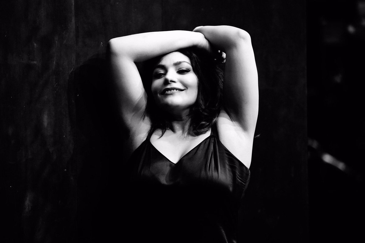 ailynperezsop's tweet photo. Ready for opening night ✨
.
.
.
@StaatsoperBLN 📷 @catecool @lennysstudio
#Violetta #LaTraviata #Verdi #OpeningNight #Berlin #ProudLatina #VamosALaOpera #AilynPerez https://t.co/eTeQUGJo7M