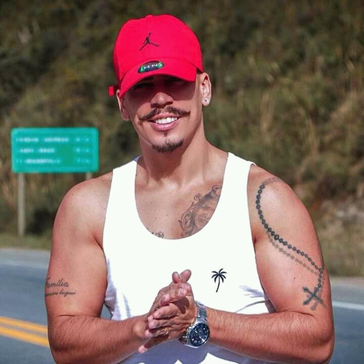 TbteanasDoMenor's tweet photo. Ele é meu anjo. Só que sem asas. @McMenorReal 💜😘 #SempreJuntos 💍❤ https://t.co/w6onywCsHD